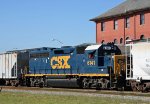 CSX 6141 leads train Y122 past the station